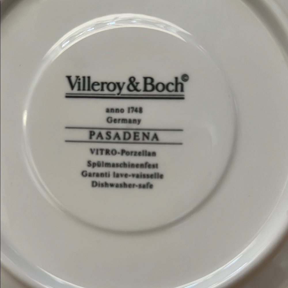 Geometric Leaf Pattern Plate - Picture 2 of 3